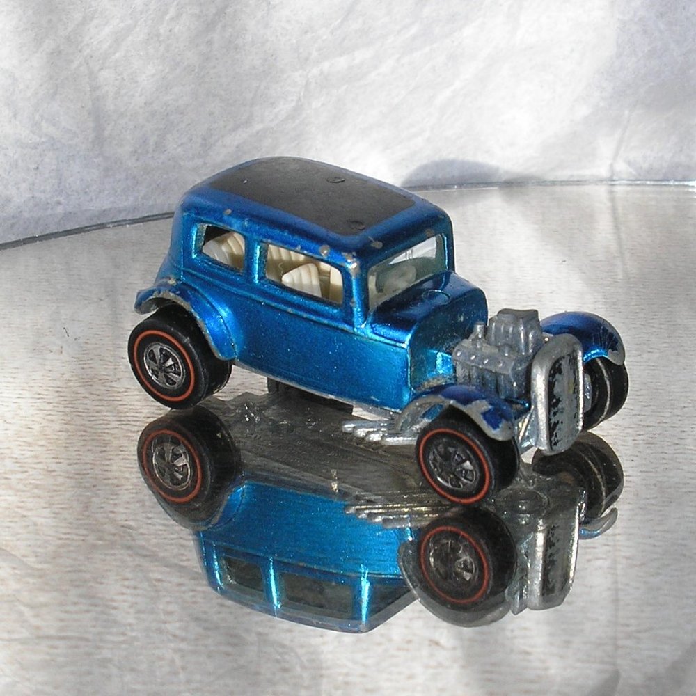 Hot Wheels Redline Classic 32 Ford Vicky Medium (Windex) Blue (1969) - Picture 6 of 7